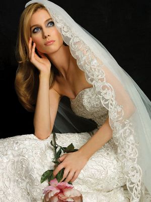 Adel's beautiful lace wedding dress